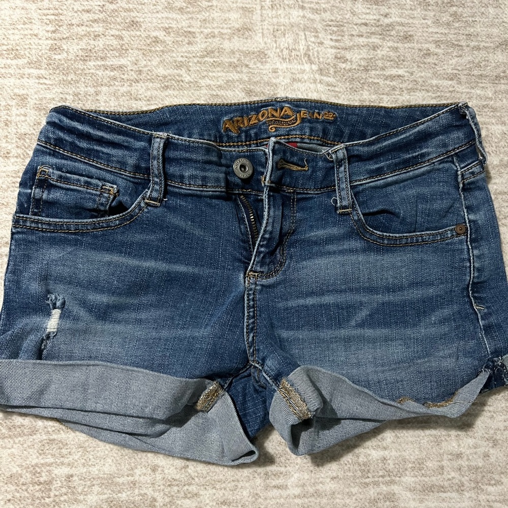 Arizona women's short Size:0 Used but in good condition.